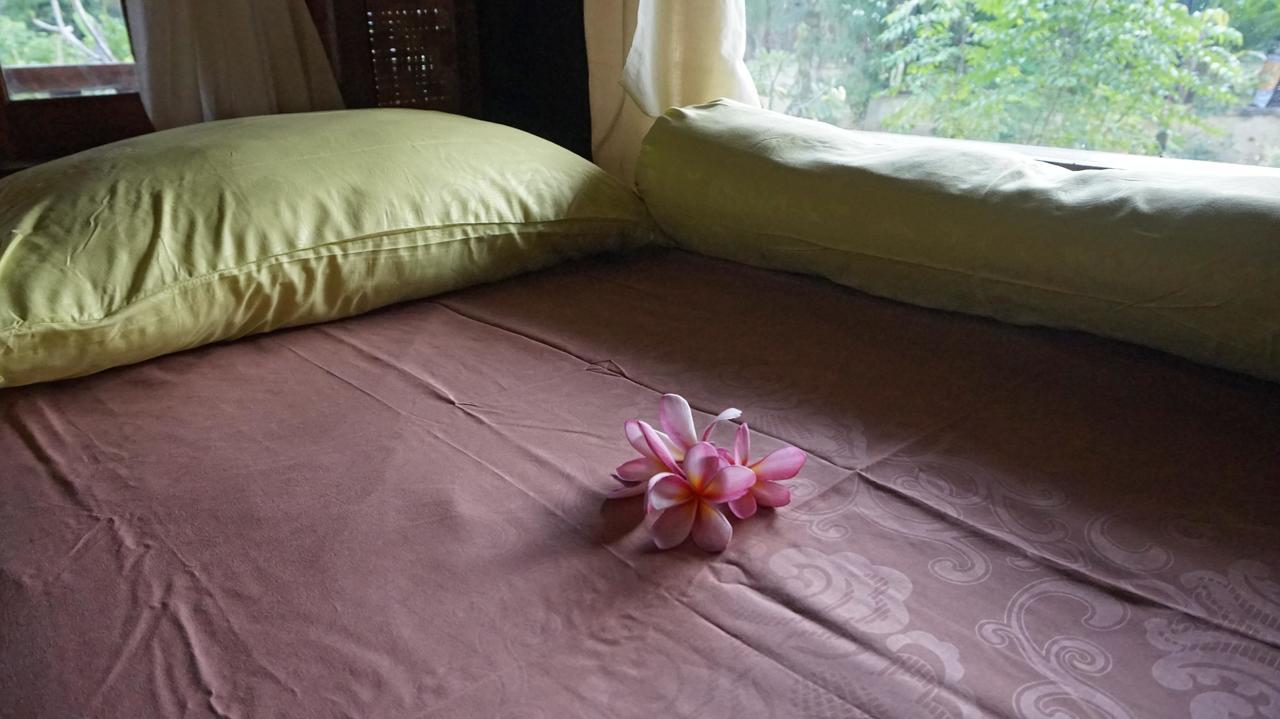 Bale Jukung Bed & Breakfast Tanjung  Exterior photo